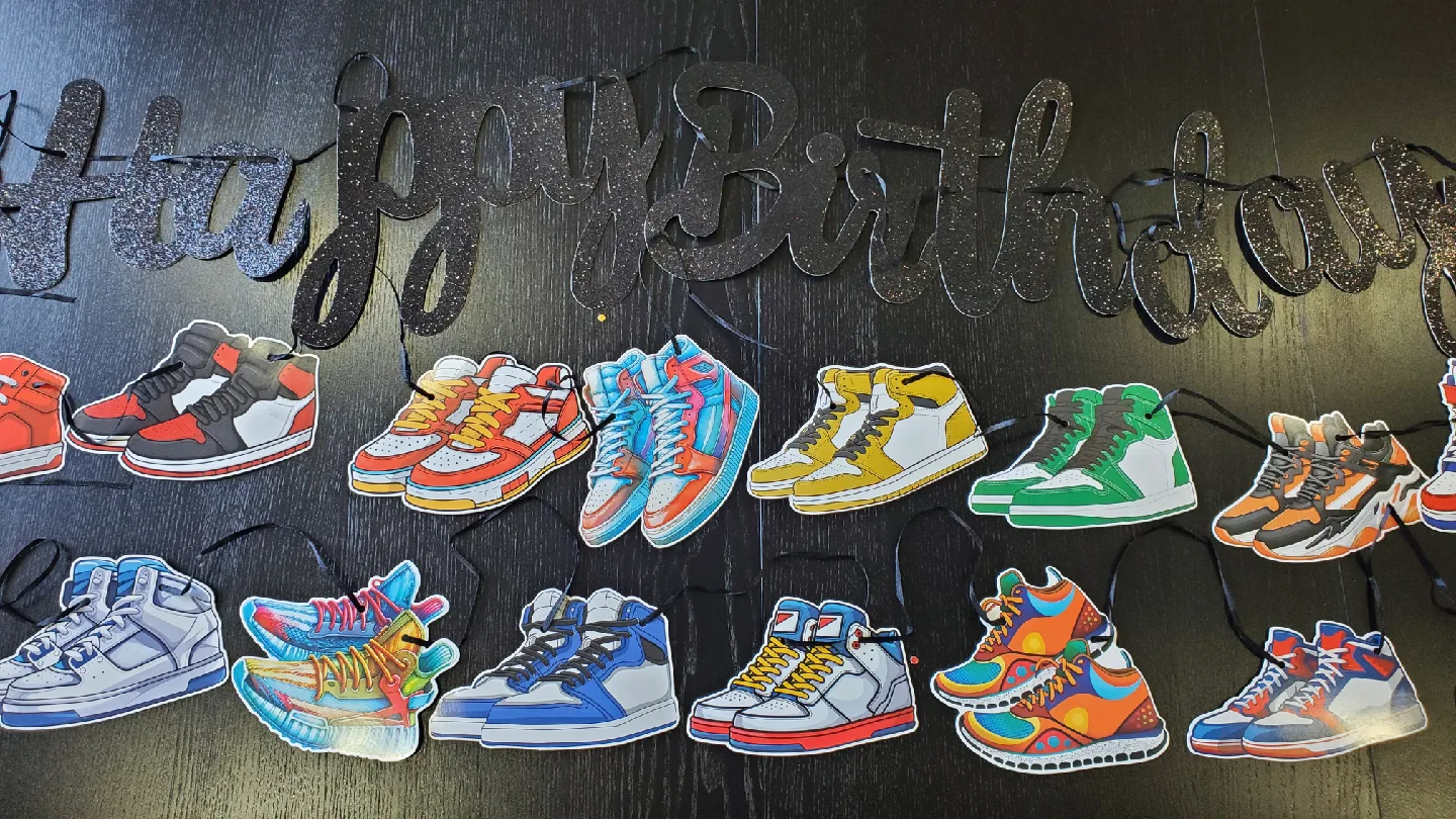Sneaker Happy Birthday Banner & Centerpieces image indicator(5)