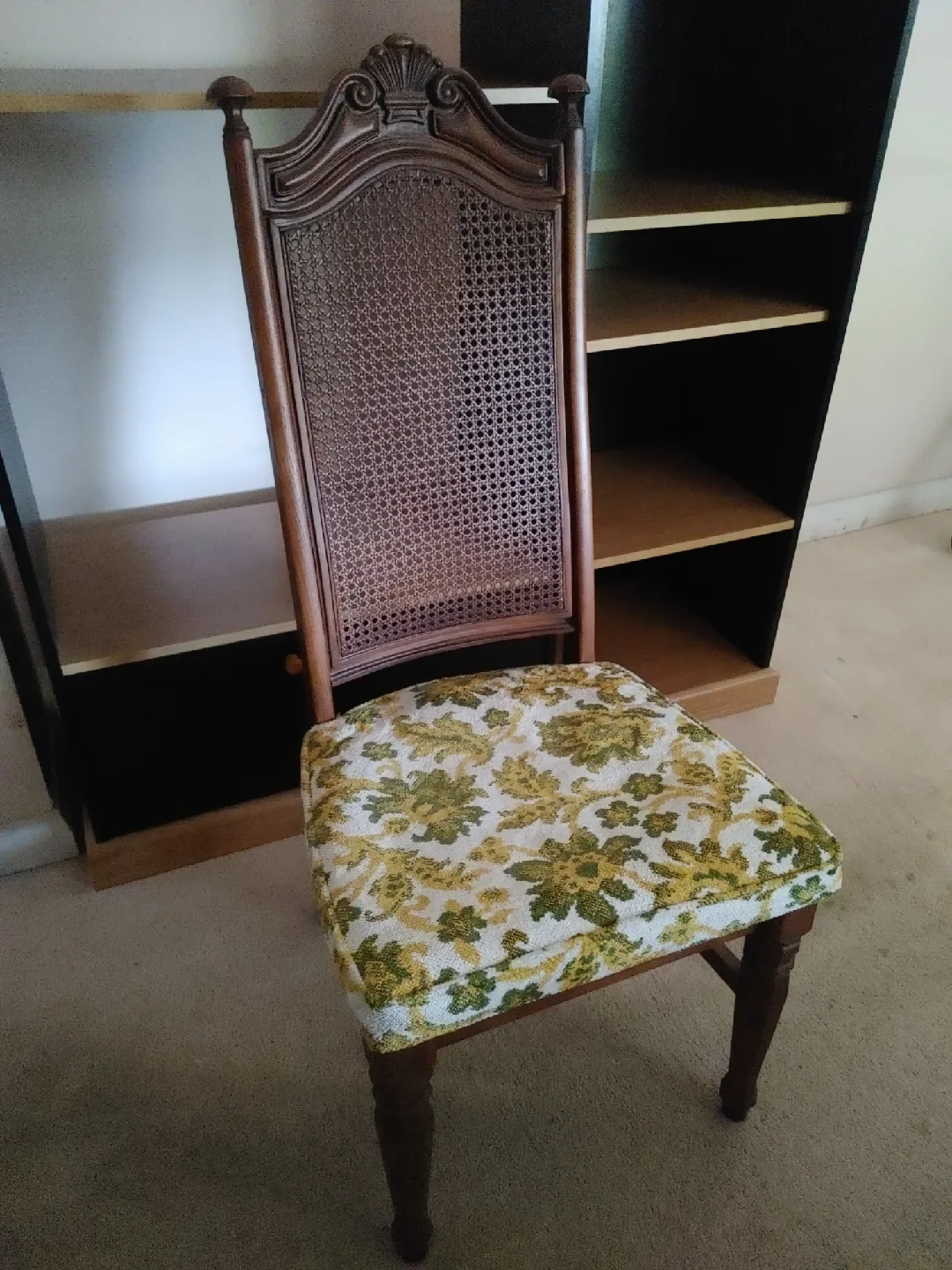 💚FOUR VINTAGE DINING/ KITCHEN WOODEN CHAIRS IN MINT CONDITION thumbnail
