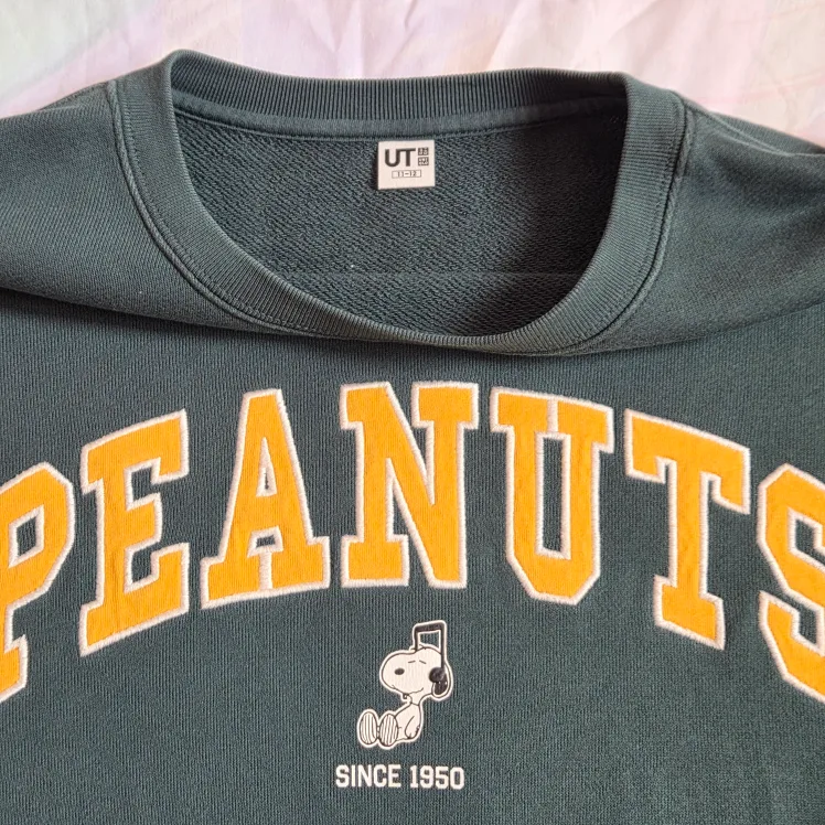 UNIQLO x UT Peanuts Green Sweater image indicator(3)
