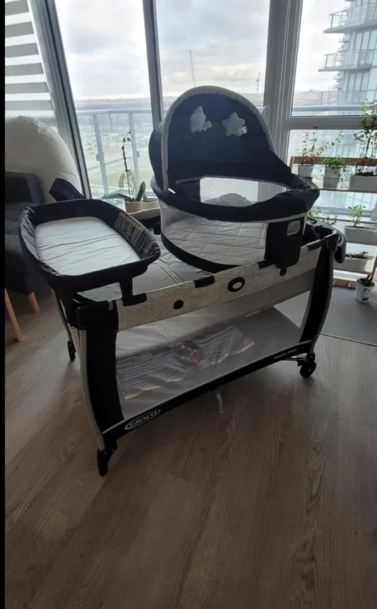 Graco Pack 'n Play Playard with Bassinet & Changer image indicator(3)