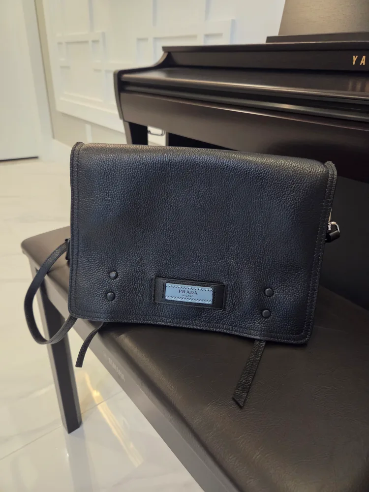 Prada Black Leather Crossbody / shoulder Bag image indicator(2)