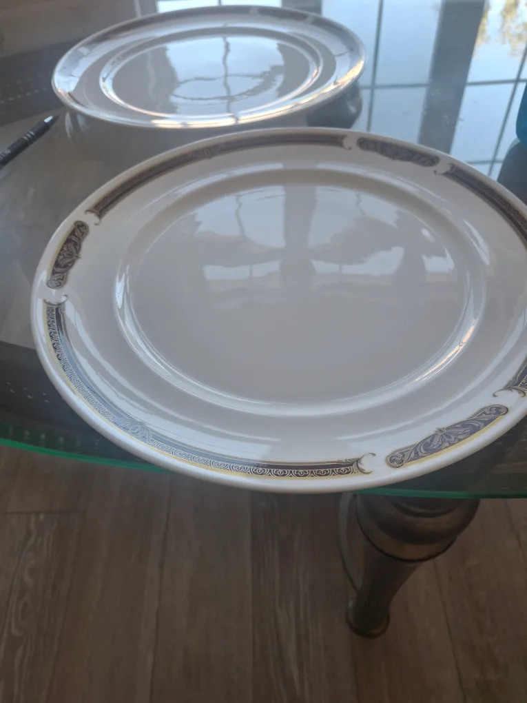 2 Fine Bone China Serving Platters - Royal Doulton image indicator(9)