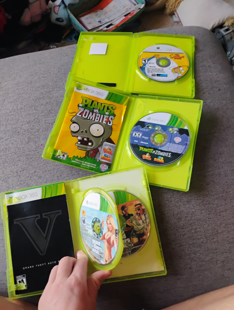 Xbox 360 Games - Grand Theft Auto, Plants vs Zombies, Simpsons - photo 2