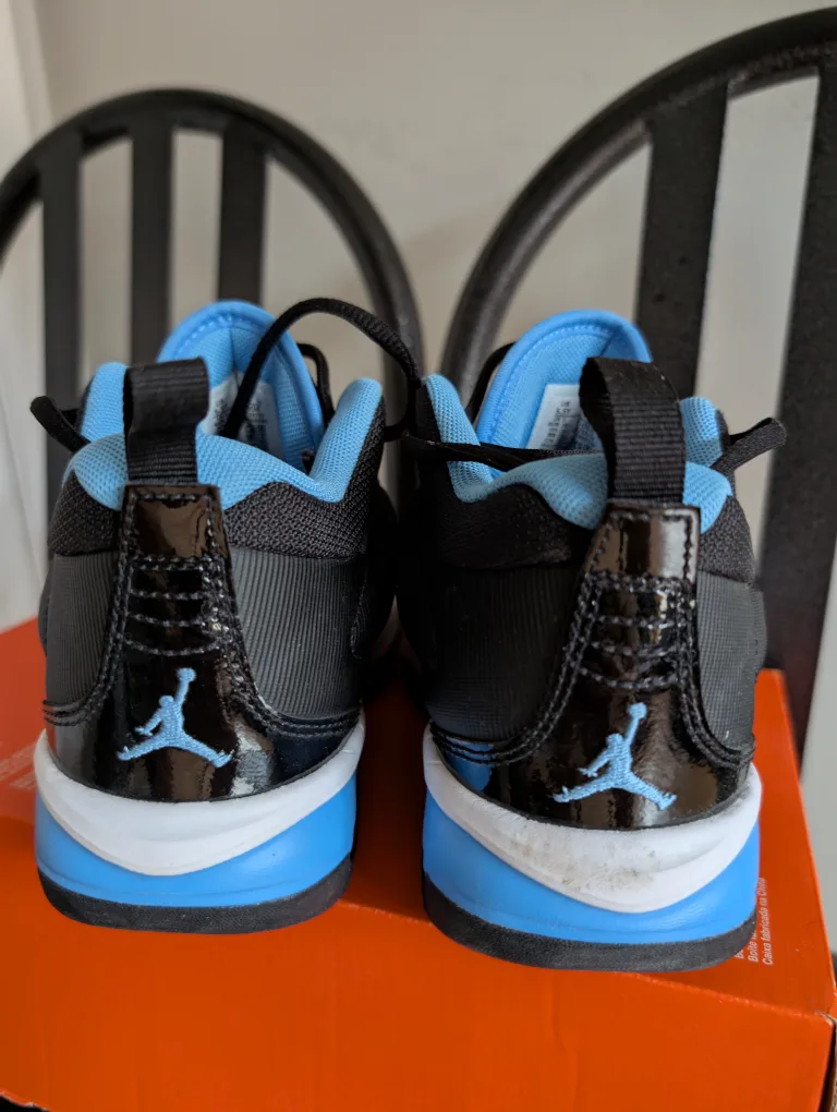 Jordan Flight Youth Size 5.5Y image indicator(4)