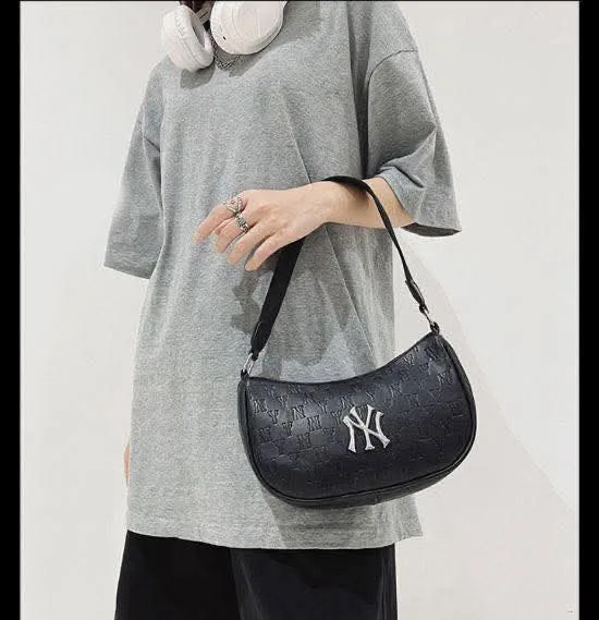 New York Yankees Black Shoulder Bag thumbnail