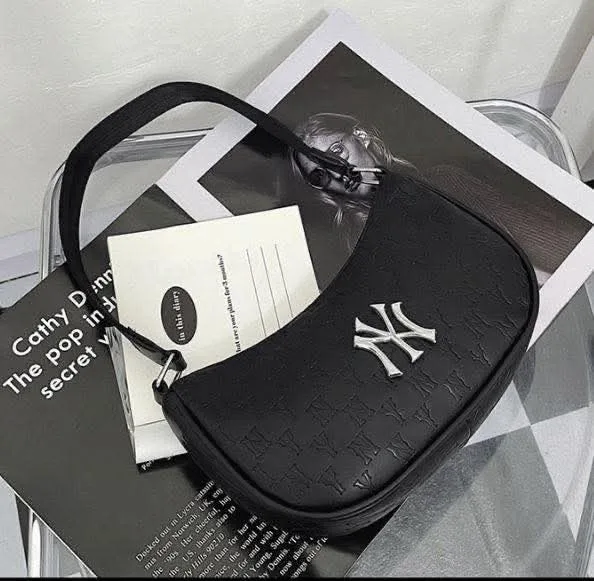 New York Yankees Black Shoulder Bag image indicator(3)