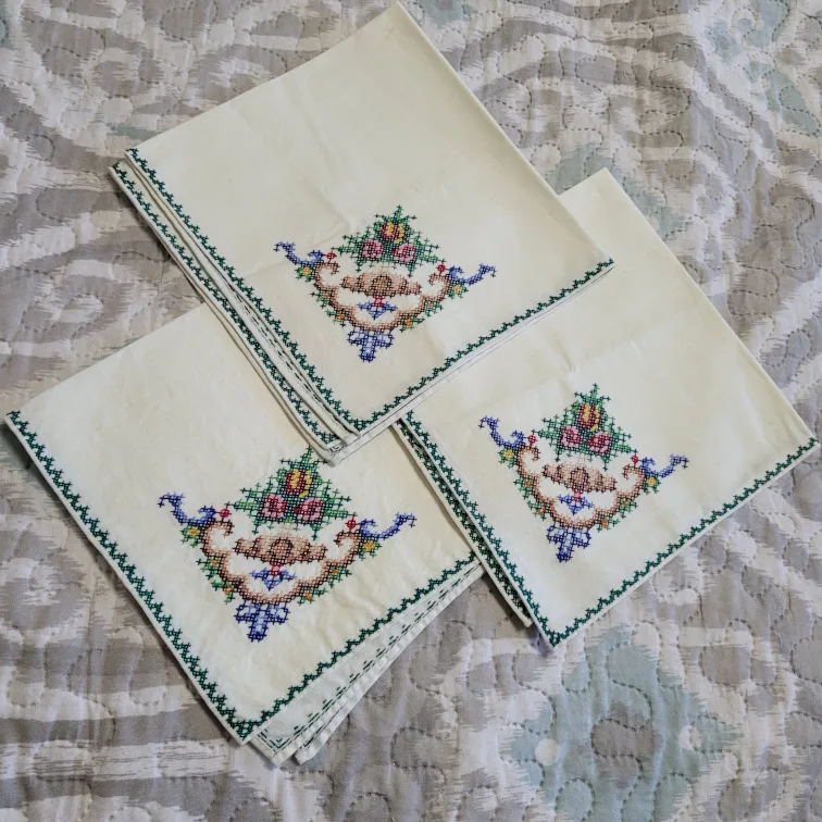 Set of 3 Vintage Embroidered Needlepoint Linen Napkins thumbnail
