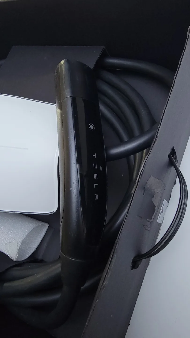 Tesla Wall Connector Gen 3 – Level 2 EV Charger As is image indicator(6)