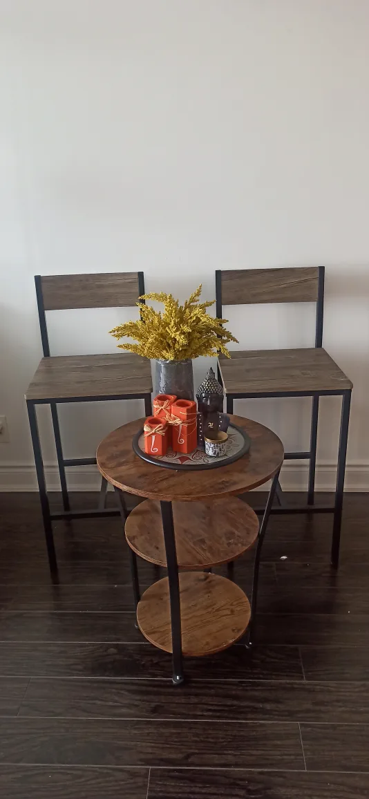 Table and chairs set..moving sale image indicator(3)