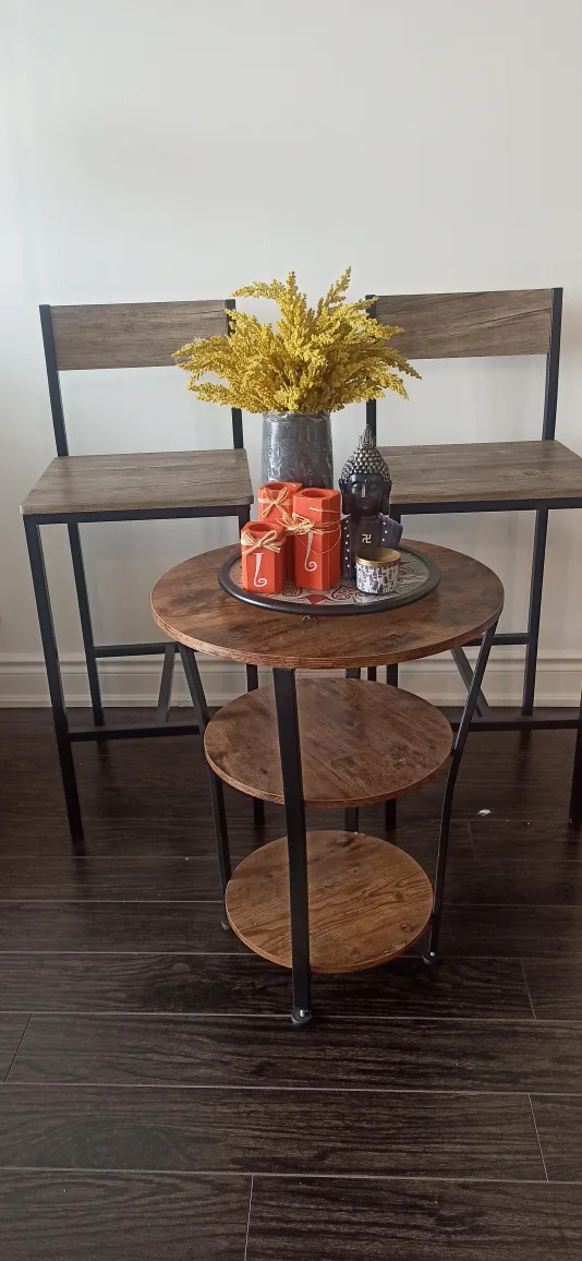 Table and chairs set..moving sale image indicator(5)