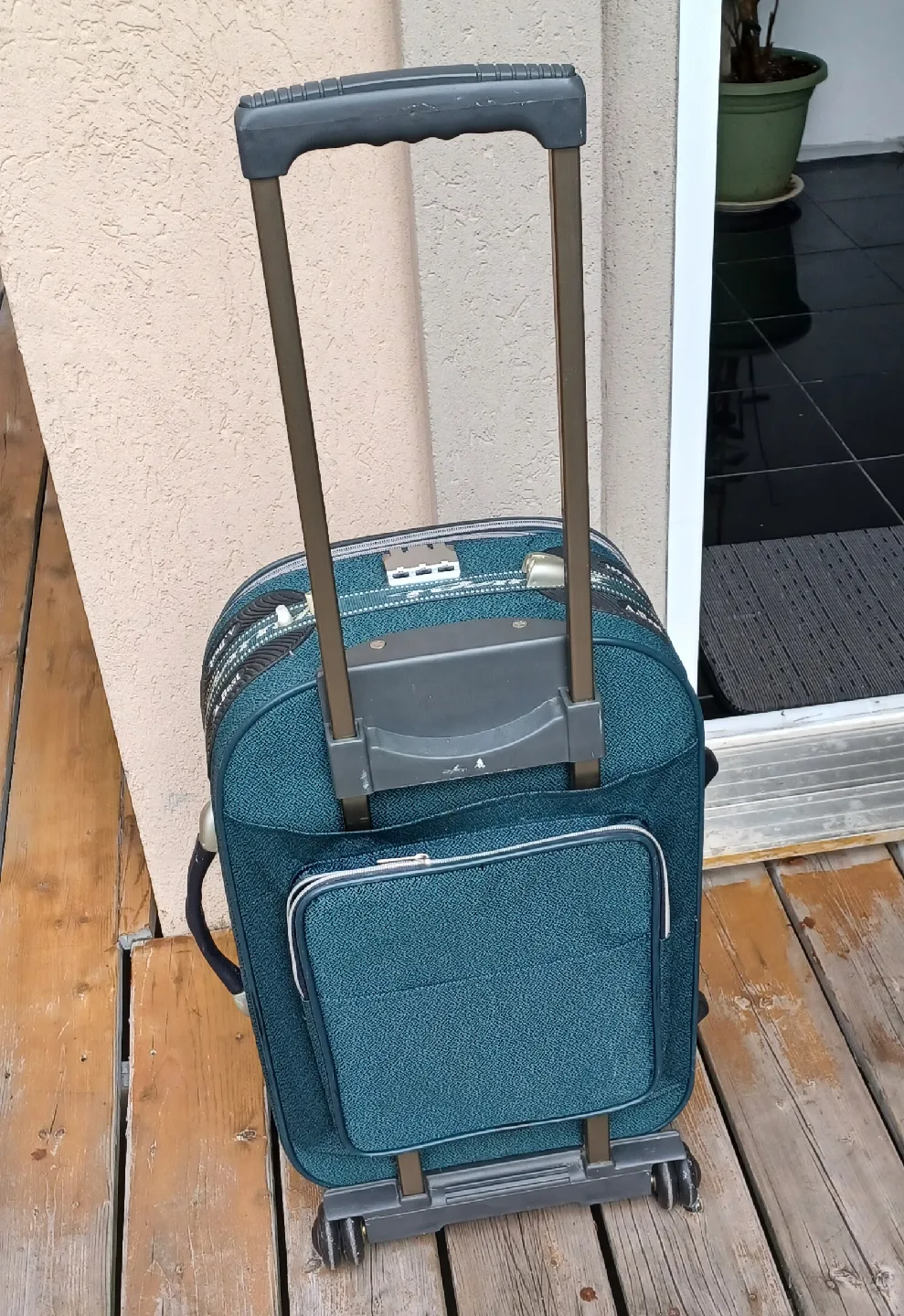 Long King Rolling Suitcase Carry on image indicator(2)