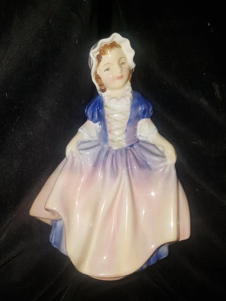 Royal Doulton "Dinky Do" Figurine image indicator(2)