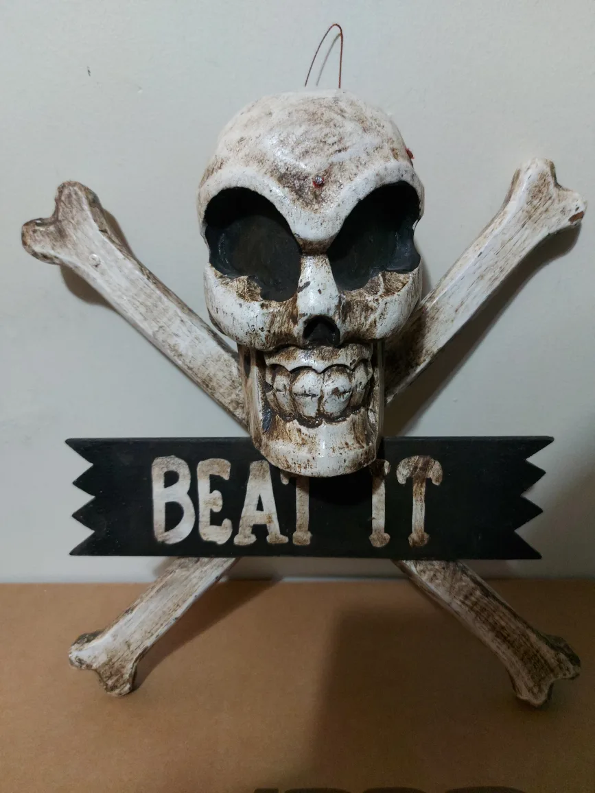 Skull & Crossbones Halloween Decoration thumbnail