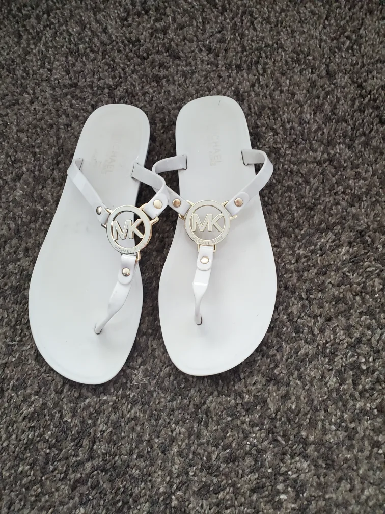 Michael Kors Flip Flops thumbnail