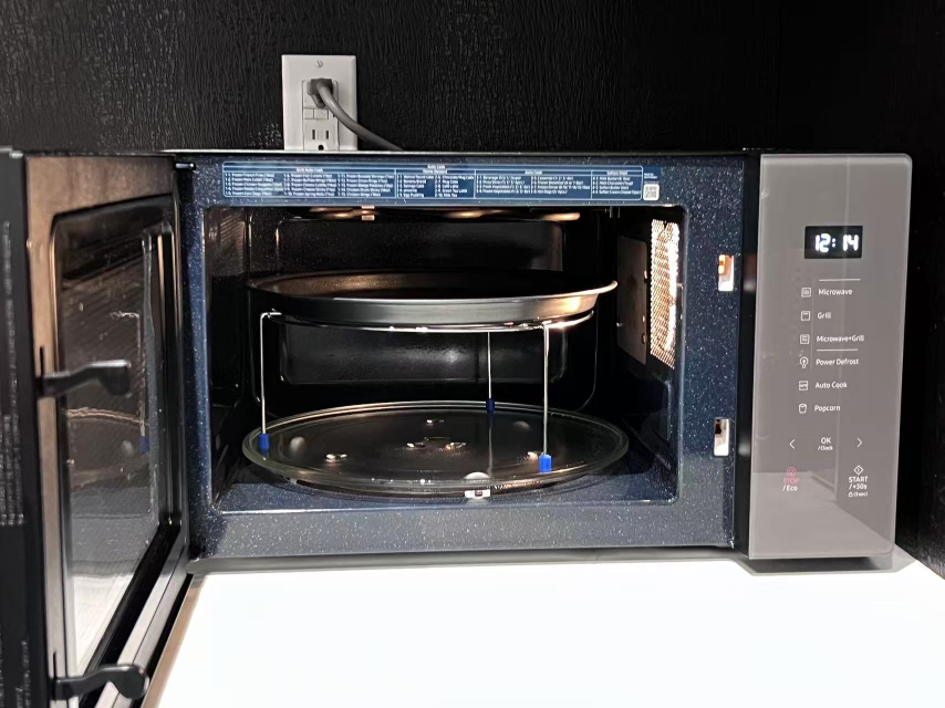 Samsung Countertop Microwave with Grilling Element in Charcoal - photo 2