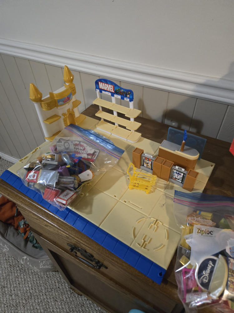 Mini Brands & Mini Mart Playset - photo 4