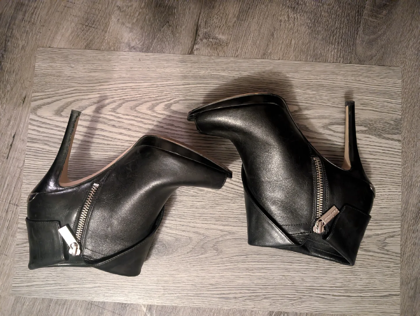 Michael Kors Black Leather Heels Size 6.5 image indicator(7)