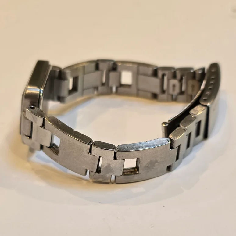 Citizen Quartz Tank Watch image indicator(9)