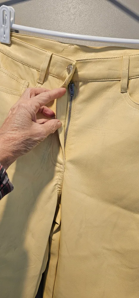 New brand Wilfred Yellow Leather Pants Size 2 image indicator(4)