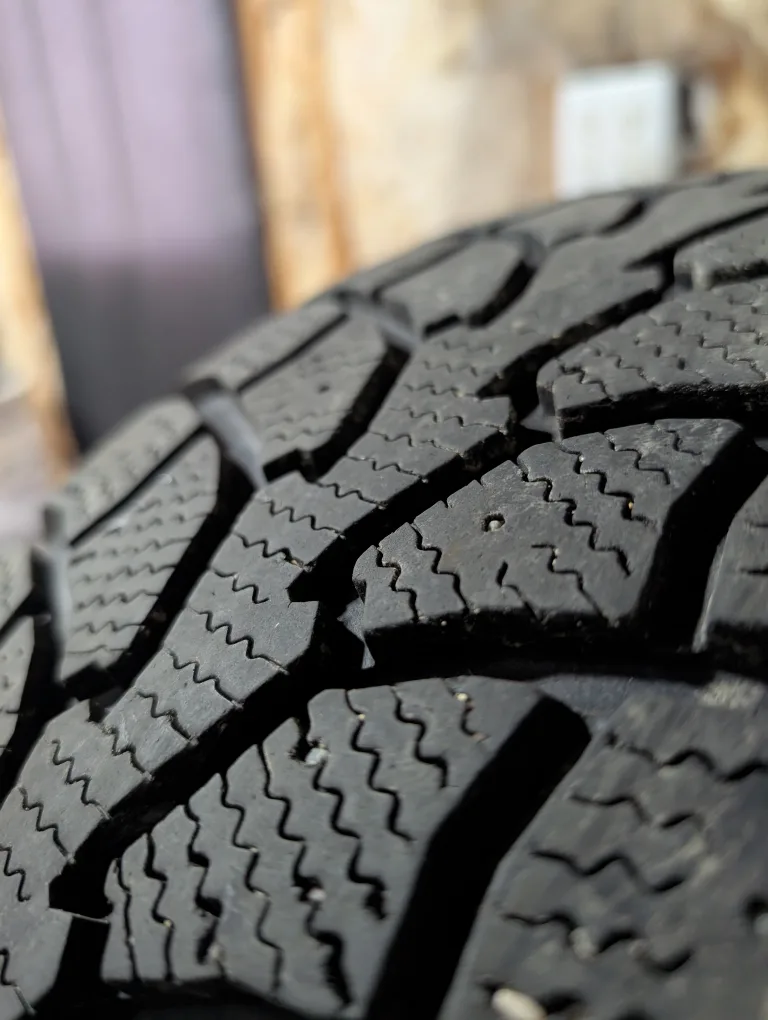 (4)-225/65R17 Winter Tires/Steel Rims Off 2015 Jeep Cherokee thumbnail