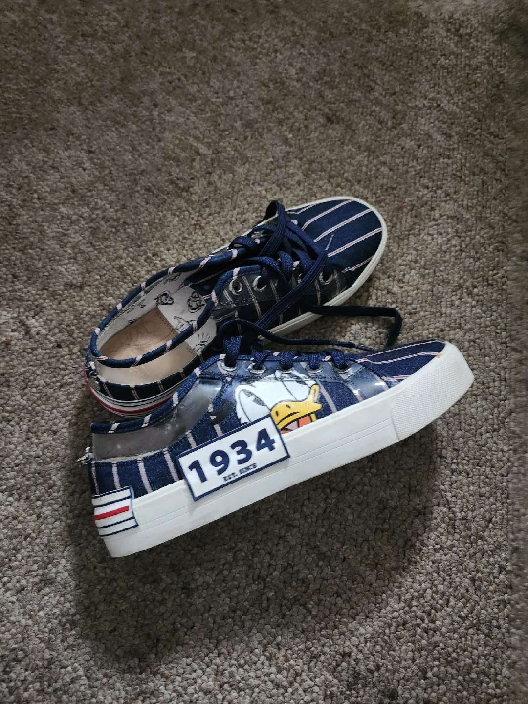 Disney Donald Duck Sneakers, Size 6.5