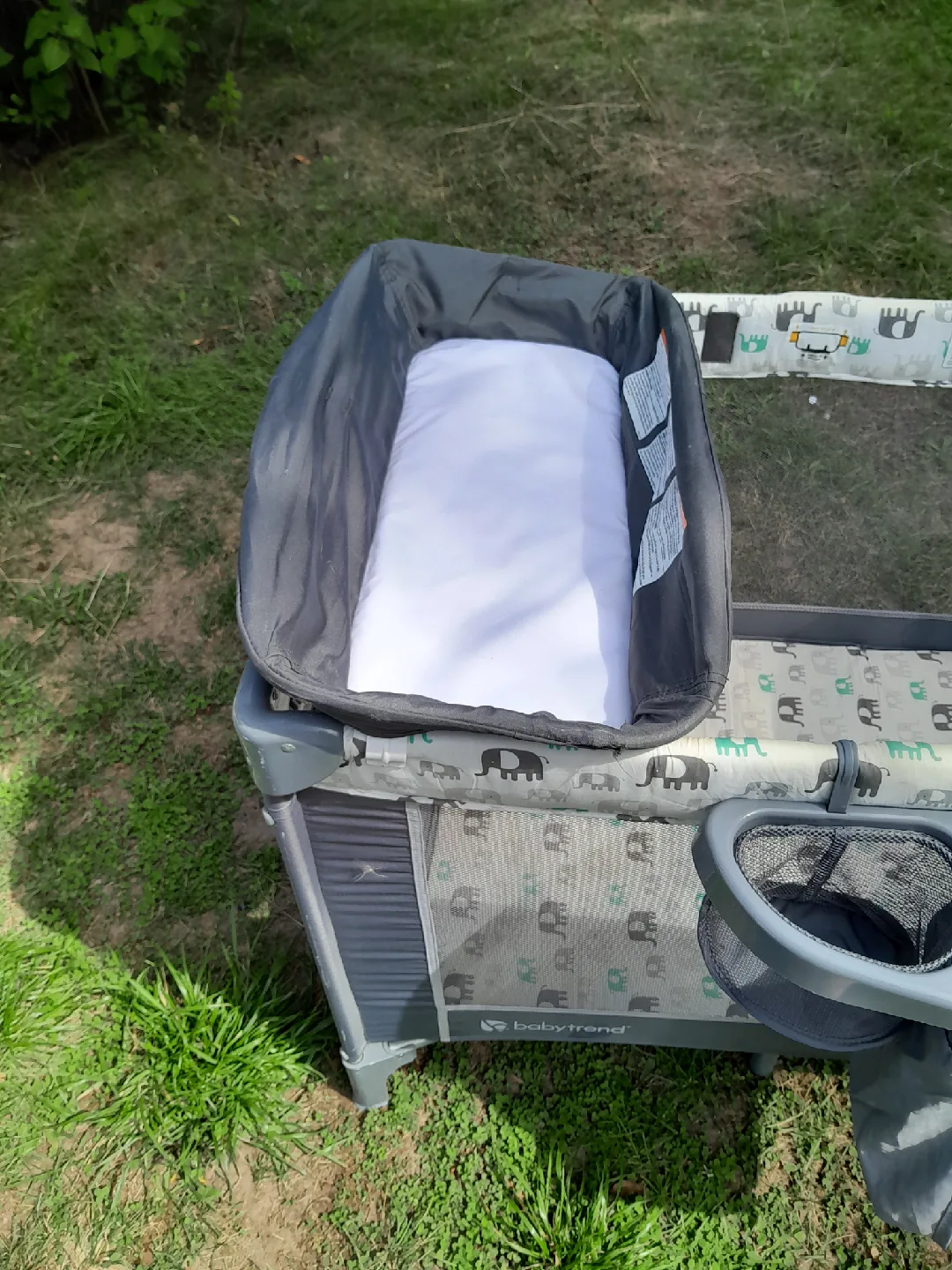 Baby Trend Playard with Bassinet image indicator(4)