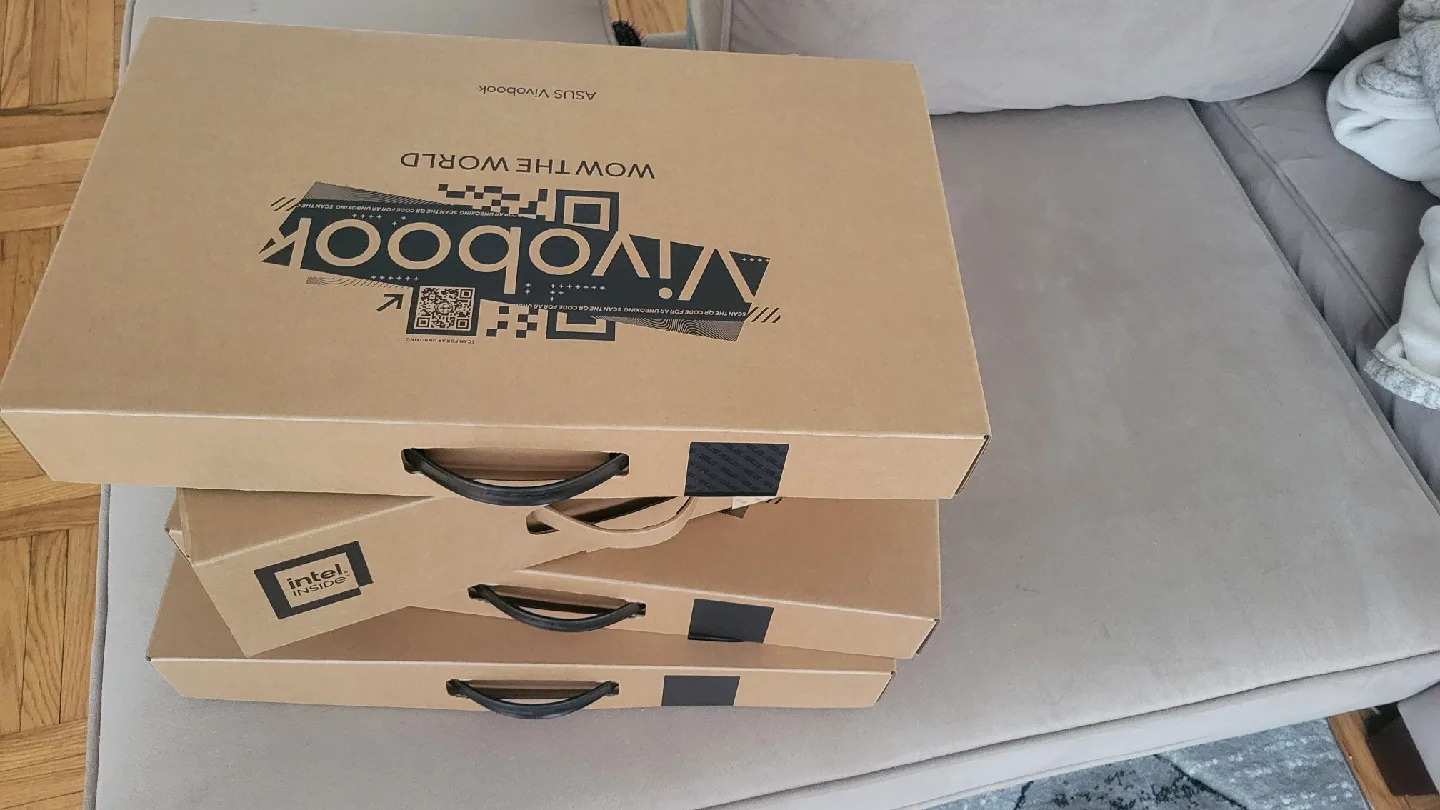 ASUS Vivobook Laptop - Like New! image indicator(2)