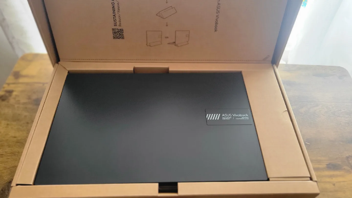 ASUS Vivobook Laptop - Like New! image indicator(5)