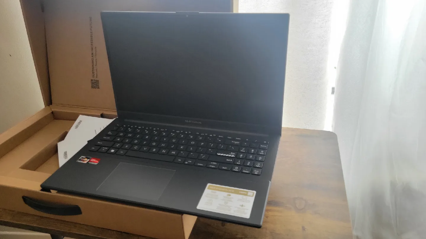 ASUS Vivobook Laptop - Like New! image indicator(6)