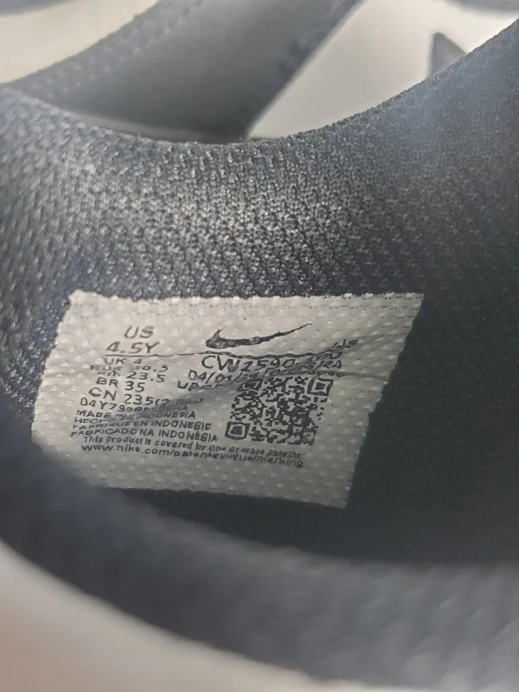 Nike Dunk Low Retro White Black Panda GS CW1590-100 Size 4.5Y image indicator(7)