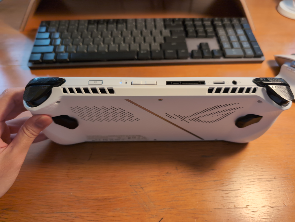 Asus Rog Ally Z1 Extreme in good condition - photo 2