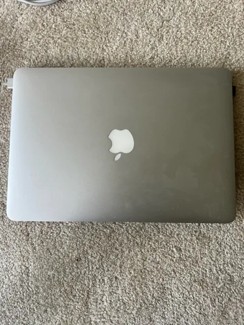 Apple MacBook Air 13-inch with M1 chip thumbnail