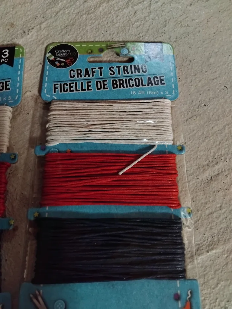 Studio Paper Clips & Crafter's Square Craft String image indicator(2)