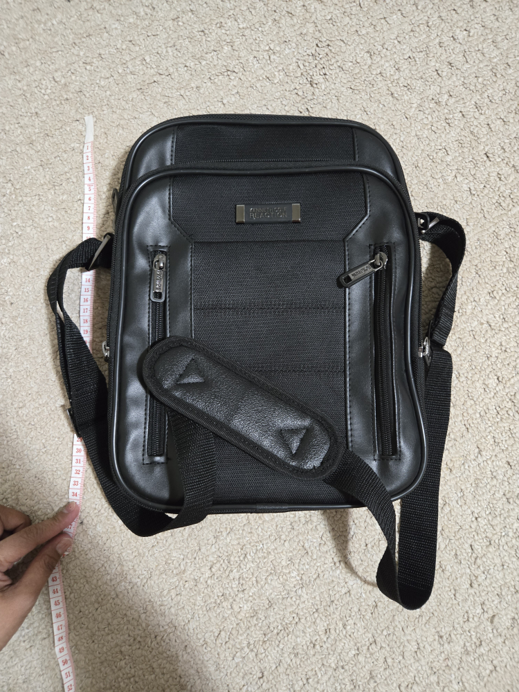 Kenneth Cole Reaction Black Messenger Bag