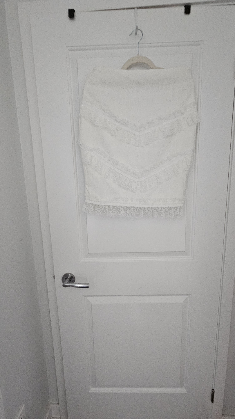 White Lace Skirt, sits right above knee, Size Medium - photo 2