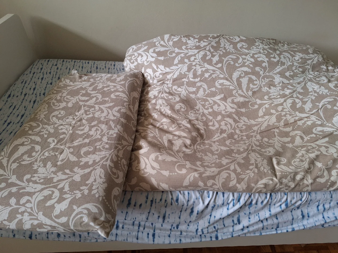 twin bed Duvet with cover thumbnail