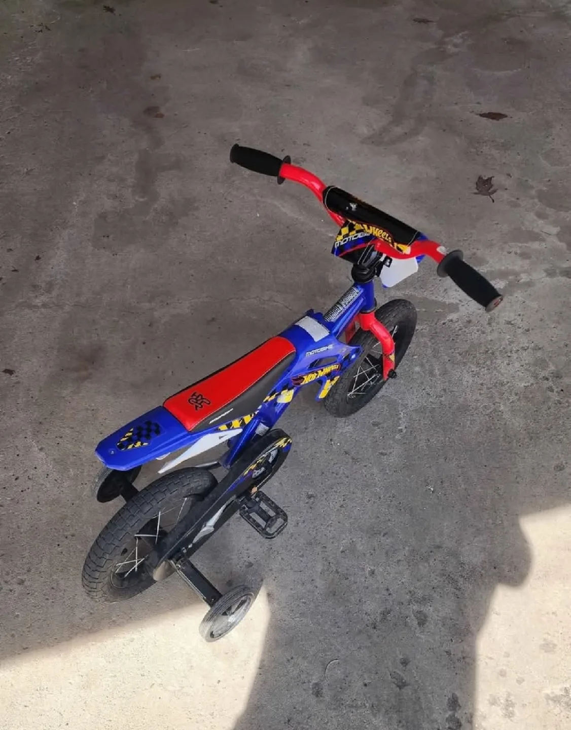 Kids' Hot Wheels & Razzle Bikes image indicator(2)