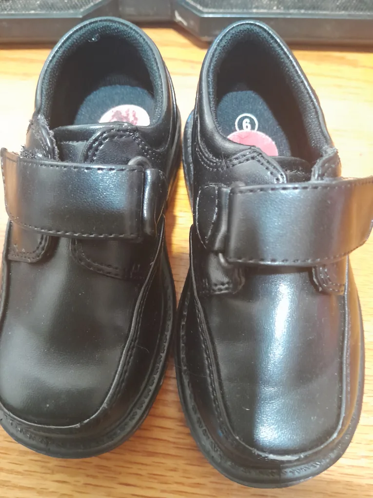 French Toast Black Uniform Shoes - Size 6 thumbnail