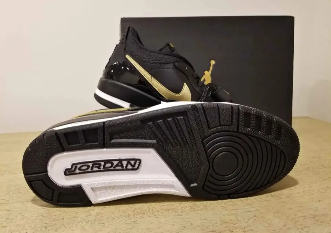 JORDAN LEGACY Size 13, 312 LOW Black Metallic Gold White image indicator(4)