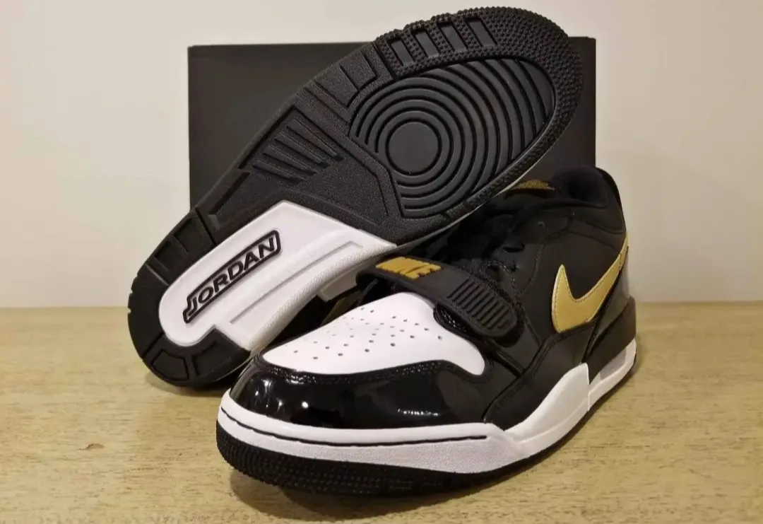 JORDAN LEGACY Size 13, 312 LOW Black Metallic Gold White image indicator(5)