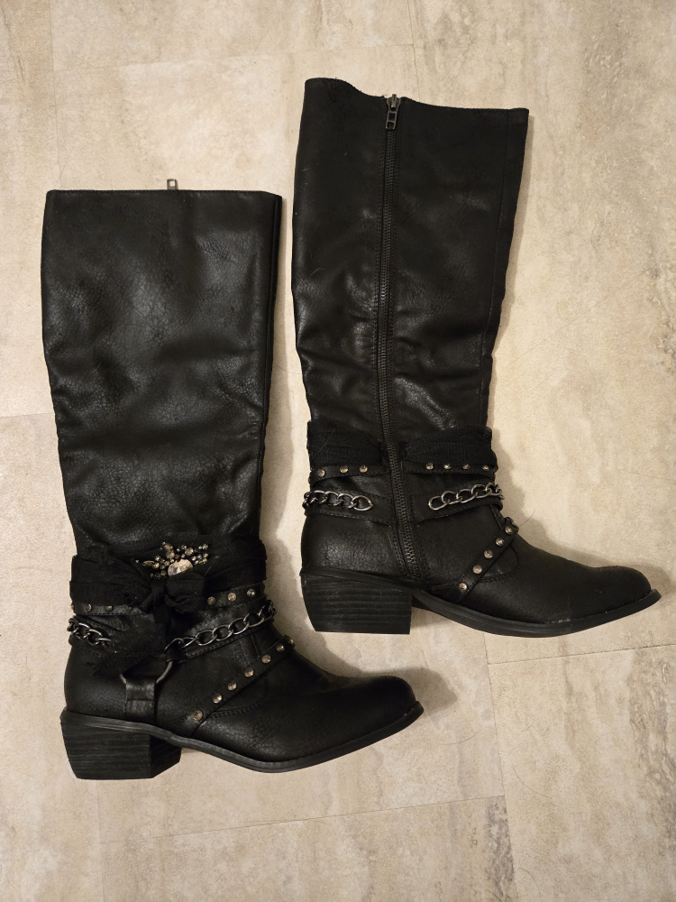 New Black Knee-High Boots with Chain Detail