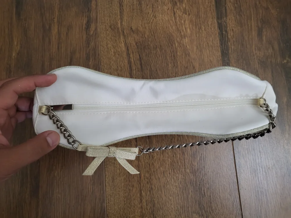 Dior clutch vintage image indicator(3)