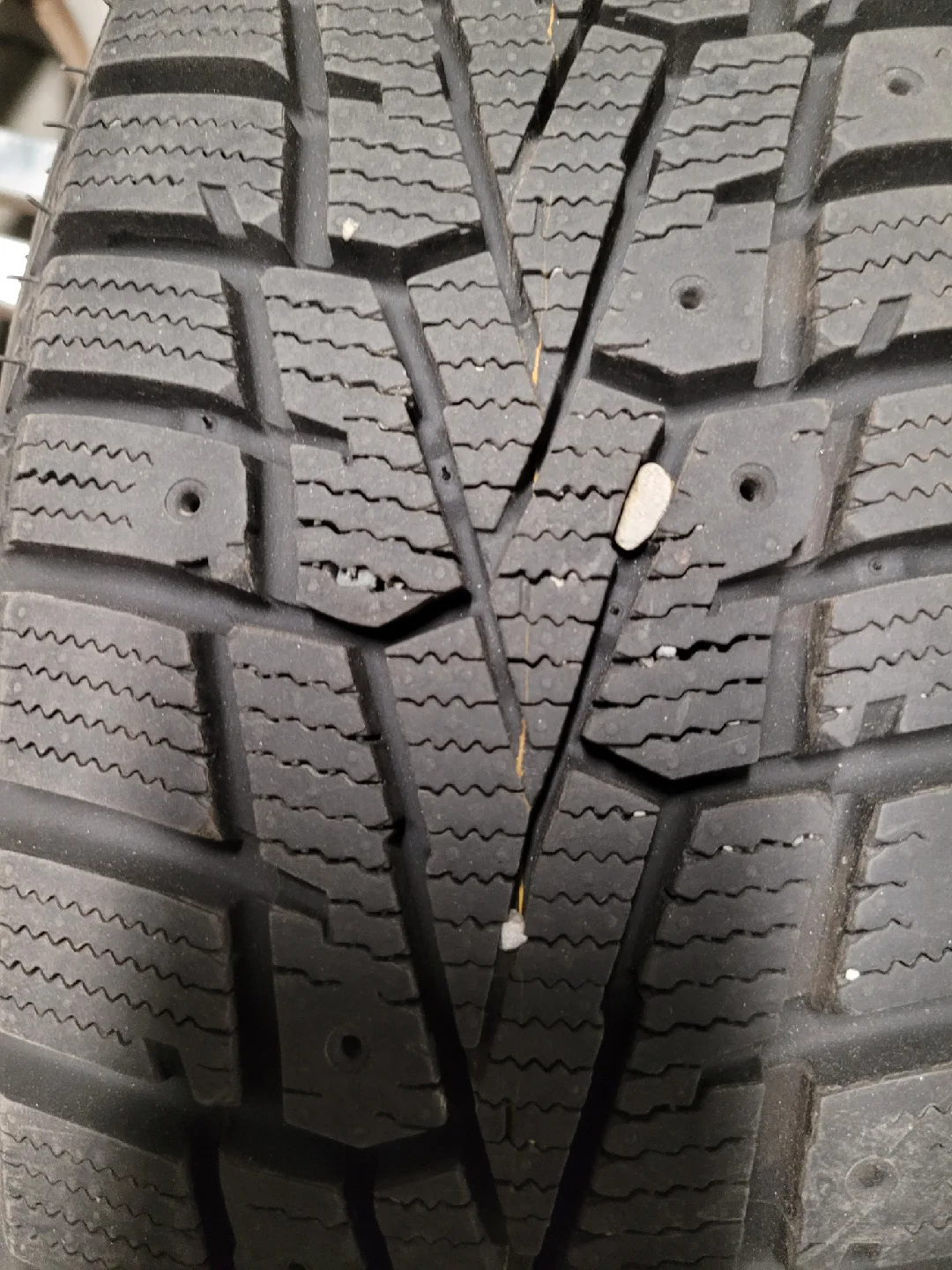 A set of Honda Winter tires with alloy rims for sale image indicator(4)