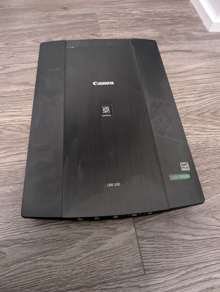 Canon CanoScan LiDE220 scanner thumbnail
