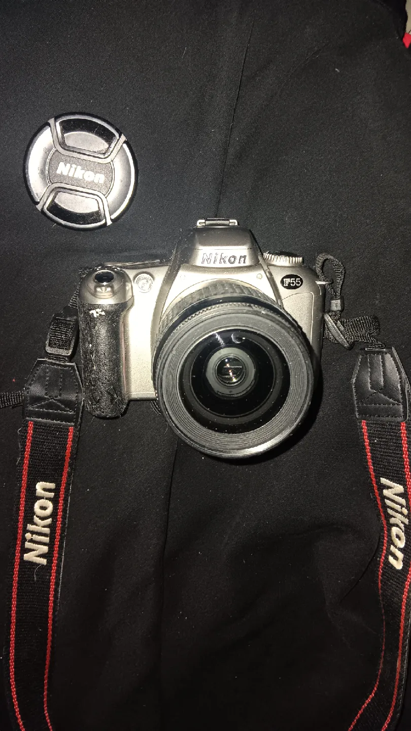 Nikon F55 35mm Film Camera thumbnail