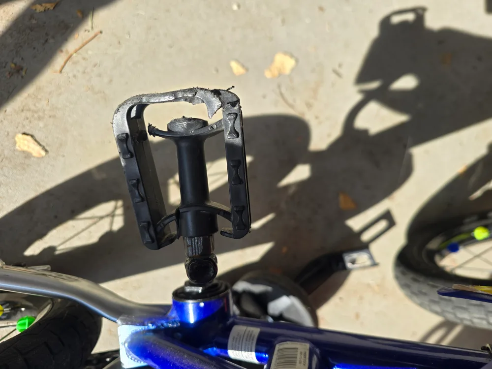 Hot Wheels Kids' Bike - 12 inch image indicator(3)