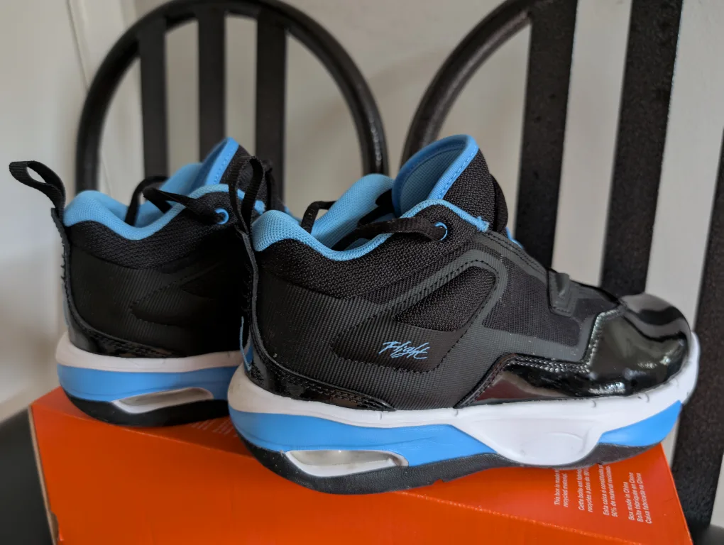 Jordan Flight Youth Size 5.5Y image indicator(2)