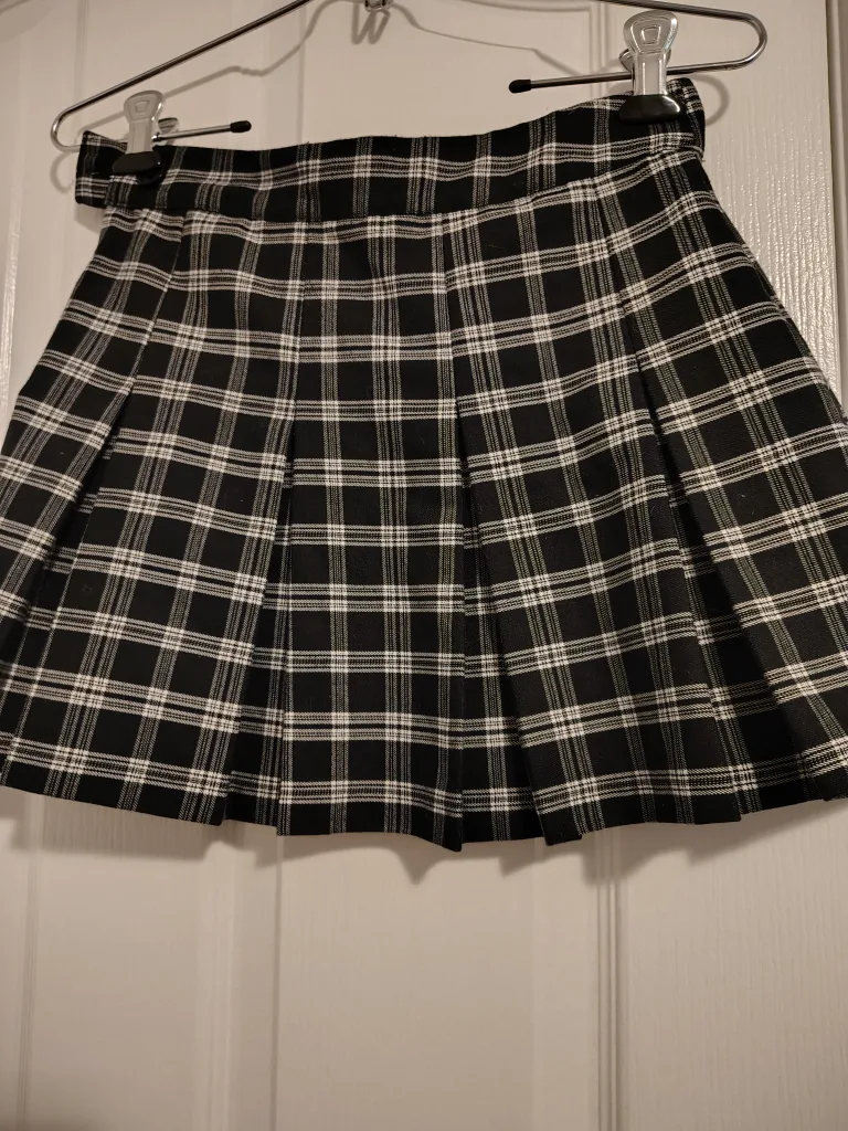 Black & White Plaid Pleated mini Skirt image indicator(4)