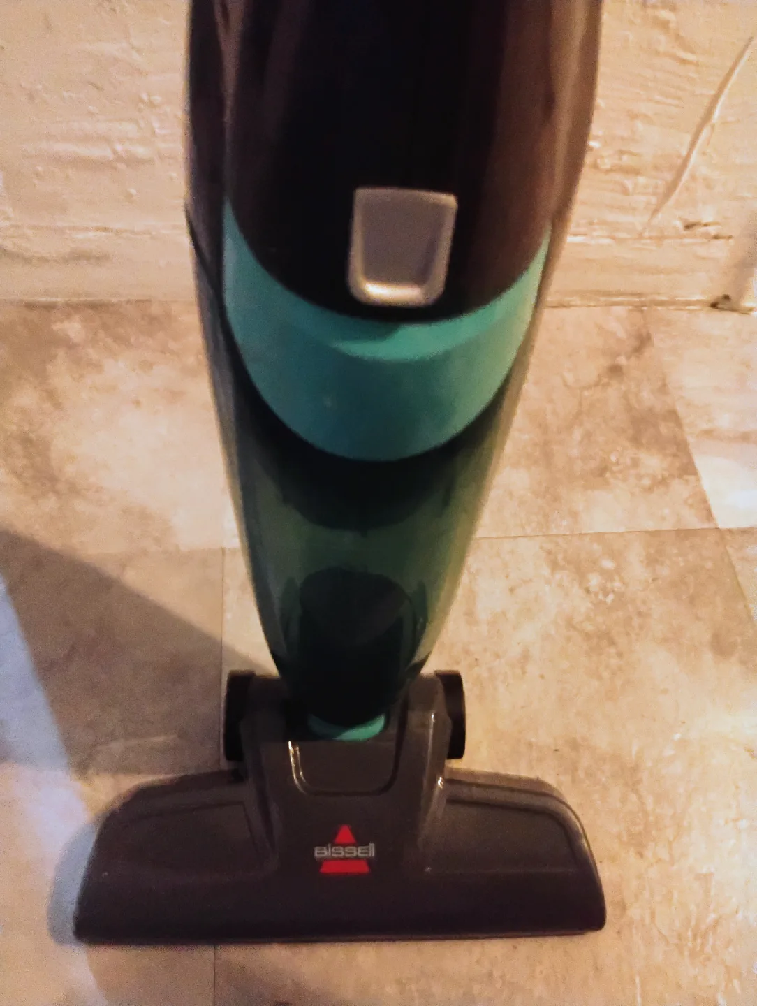 Bissell FeatherWeight Stick Lightweight Bagless Vacuum image indicator(2)