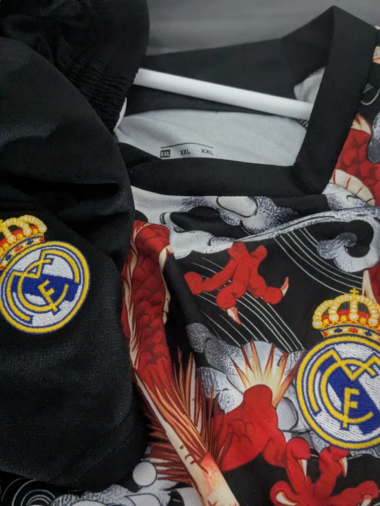 Real Madrid Mbappe #9 Dragon Jersey - XXL image indicator(2)